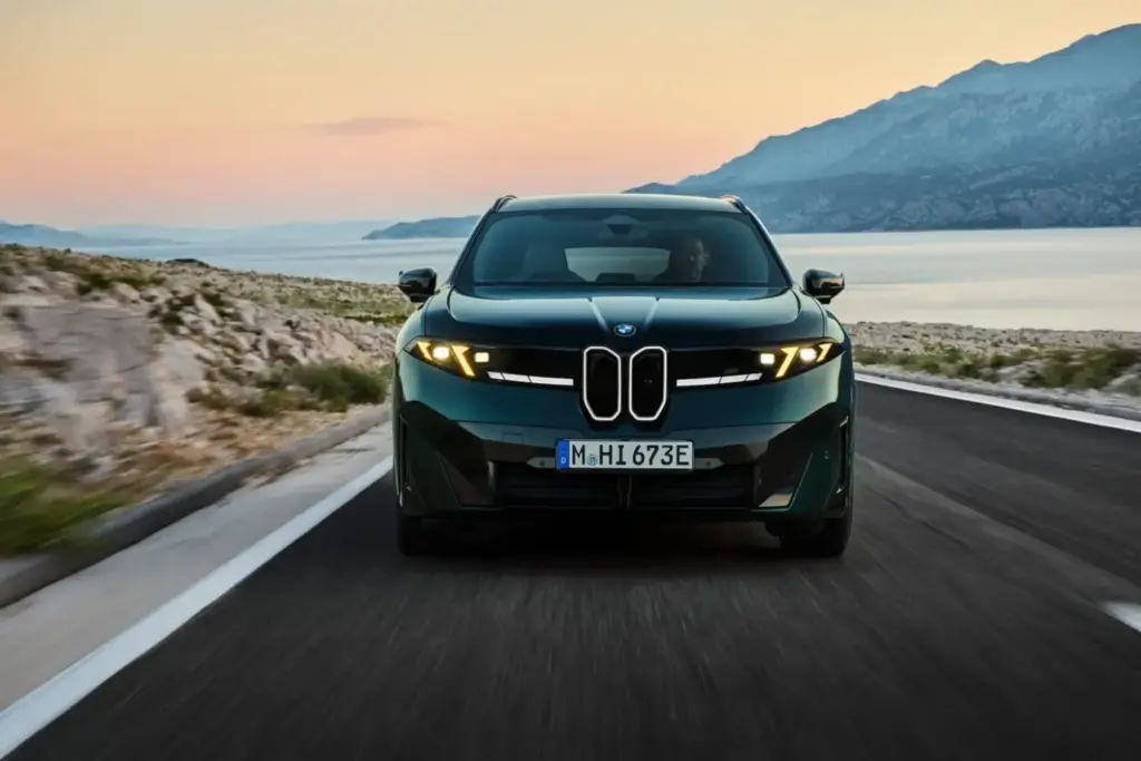 BMW iX3 M60 xDrive: 612 CV para el SUV más M de los menos M 26 Motor16 2026 BMW iX3 M60 xDrive 22 Motor16