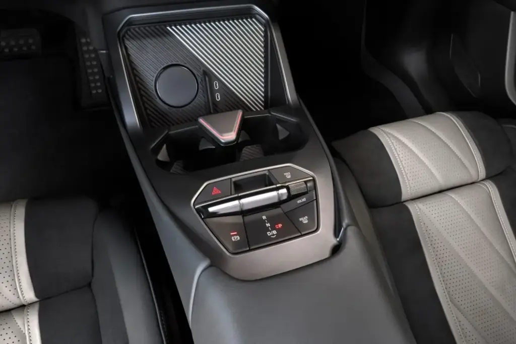 BMW iX3 M60 xDrive: 612 CV para el SUV más M de los menos M 53 Motor16 2026 BMW iX3 M60 xDrive 49 Motor16