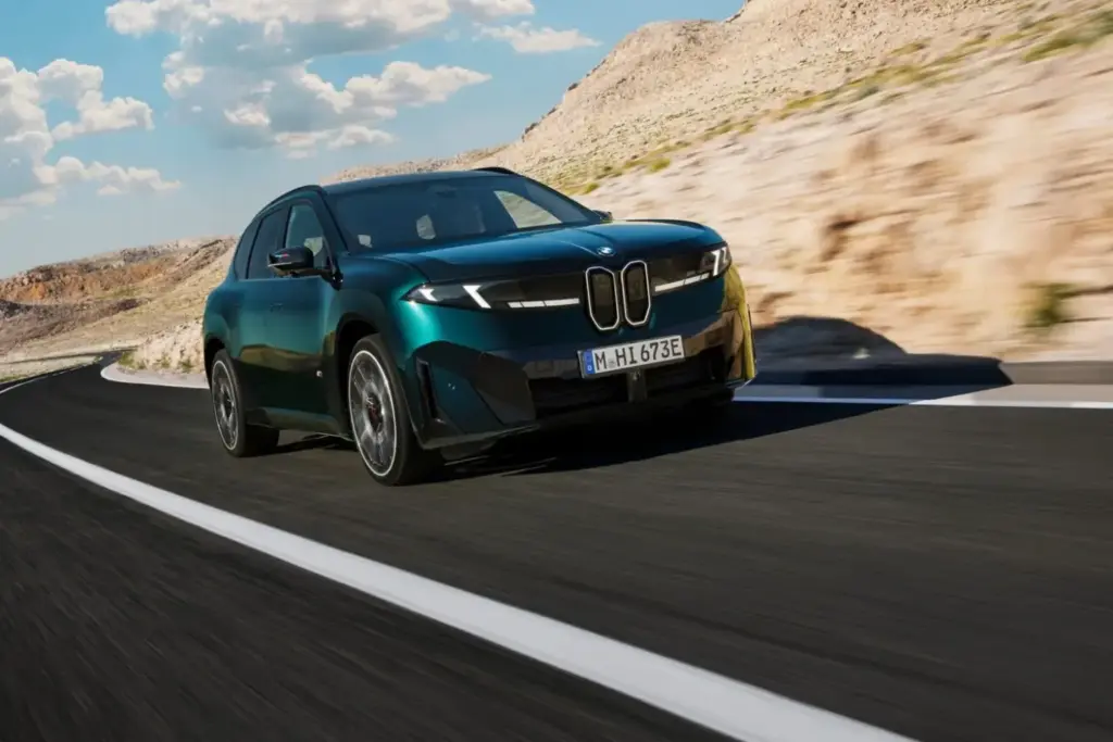 BMW iX3 M60 xDrive: 612 CV para el SUV más M de los menos M 12 Motor16 2026 BMW iX3 M60 xDrive 8 Motor16