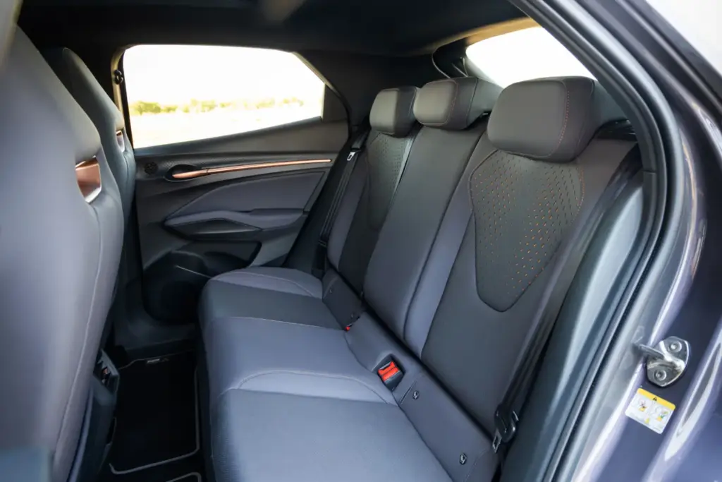 Prueba del CUPRA Raval VZ: El 'malote' del barrio 31 Motor16 2026 Cupra Raval VZ Prueba 12 Motor16