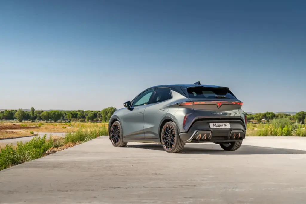 Prueba del CUPRA Raval VZ: El 'malote' del barrio 1 Motor16 2026 CUPRA Raval VZ. Prueba. Imagen trasera.