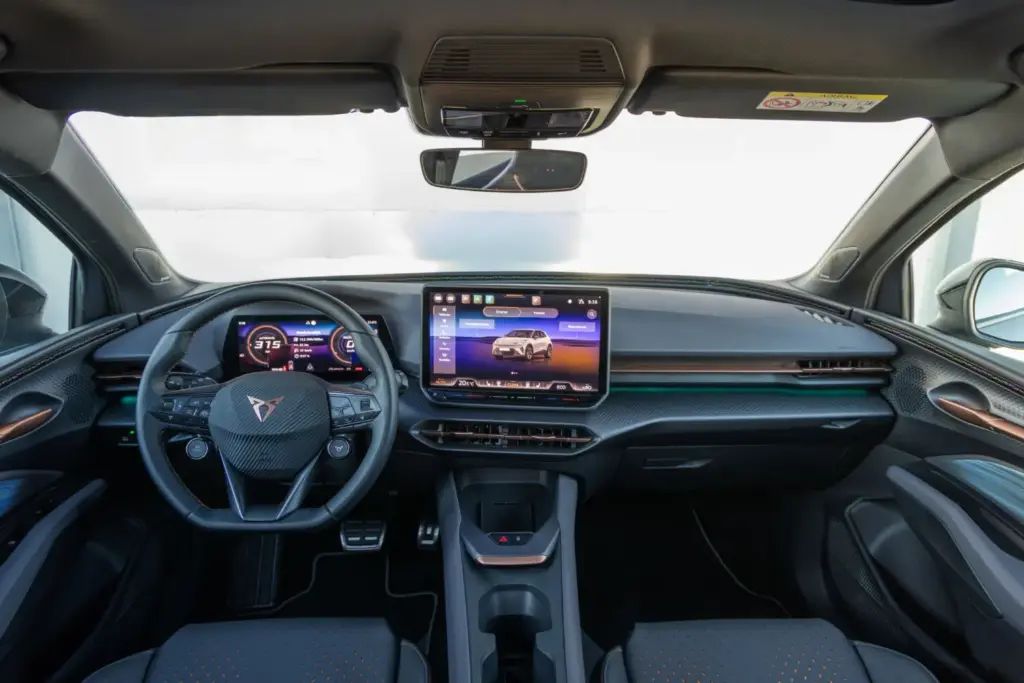 Prueba del CUPRA Raval VZ: El 'malote' del barrio 2 Motor16 2026 CUPRA Raval VZ. Prueba. Imagen interior.
