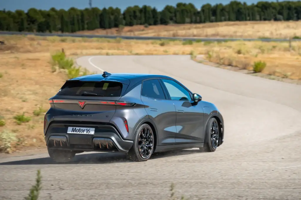 Prueba del CUPRA Raval VZ: El 'malote' del barrio 16 Motor16 2026 Cupra Raval VZ Prueba 32 Motor16
