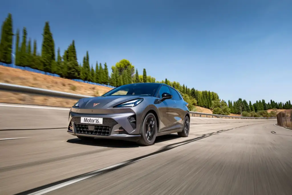 Prueba del CUPRA Raval VZ: El 'malote' del barrio 12 Motor16 2026 Cupra Raval VZ Prueba 35 Motor16