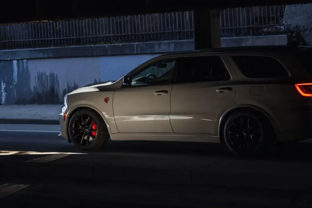 El Dodge Durango se viste de un color especial para superar la crisis de la mayoría de edad 10 Motor16 2026 Dodge Durango USA 8 Motor16