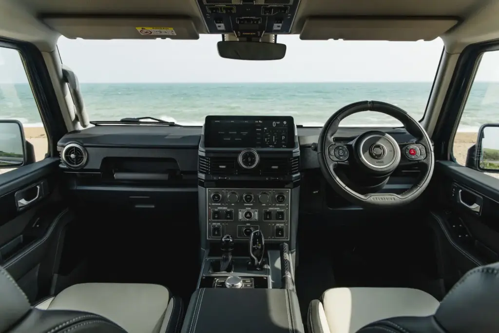 INEOS Grenadier Helmsman: una edición especial con inspiración náutica 2 Motor16 2026 INEOS Grenadier Helmsman. Imagen interior.