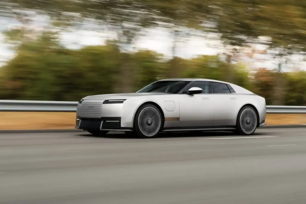 El Jaguar Type 01 estrena una cabina digital de nueva generación: así es el interior del eléctrico de 2028 1 Motor16 2026 Jaguar Type 01 portada Motor16