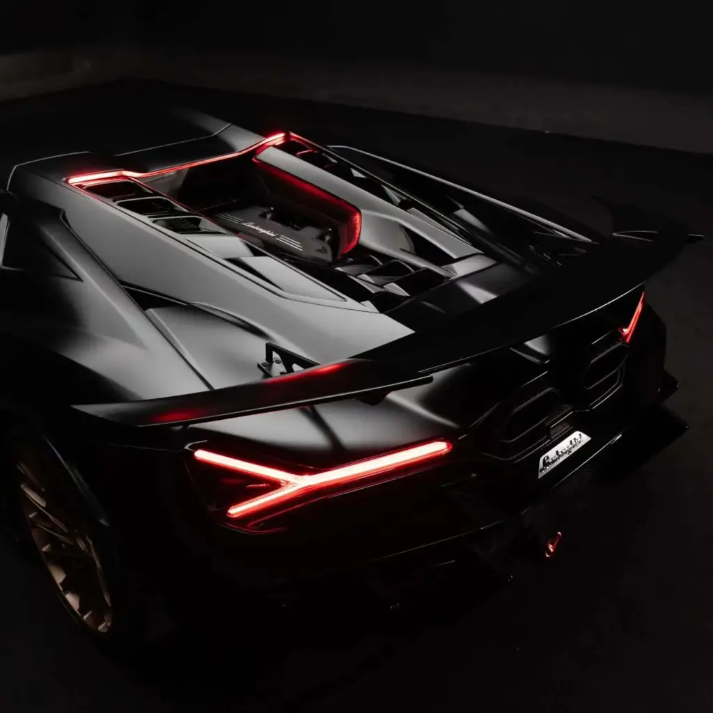 Venuum Voltoro V1: O como una empresa española ve el impresionante Lamborghini Revuelto 1 Motor16 2026 Venuum Voltoro V1. Lamborghini Revuelto. Imagen trasera.