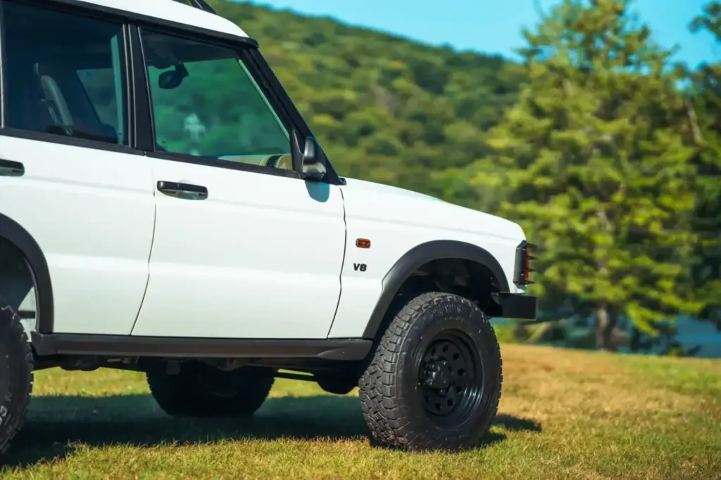 2026 Land Rover Discovery Legacy Overland 10 Motor16