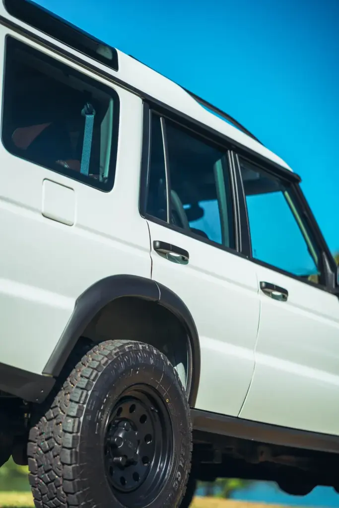 2026 Land Rover Discovery Legacy Overland 14 Motor16