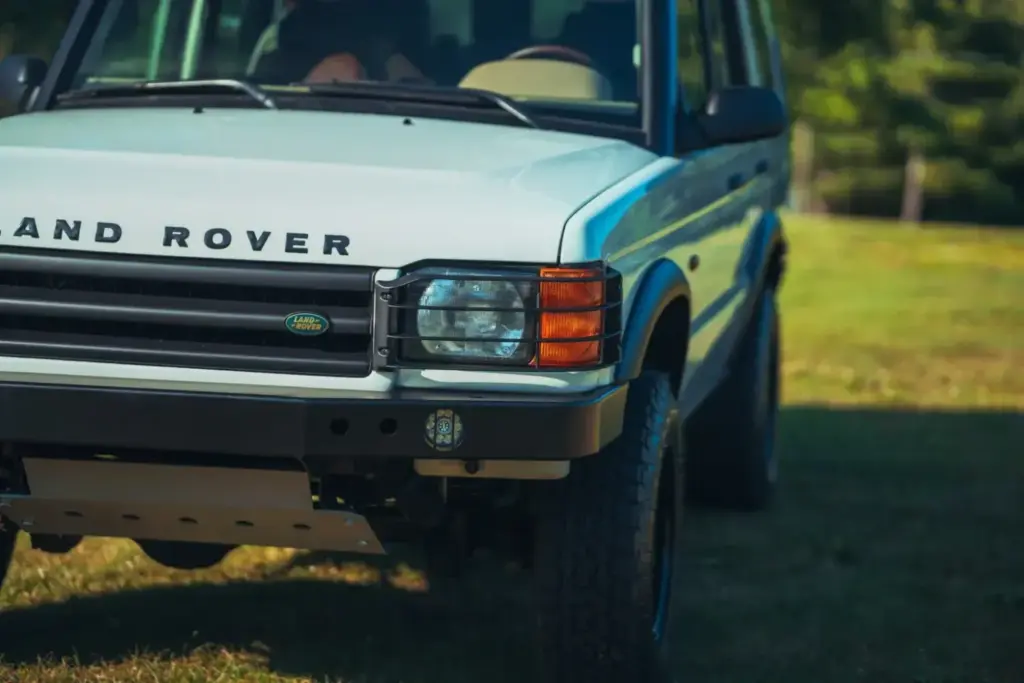 2026 Land Rover Discovery Legacy Overland 18 Motor16
