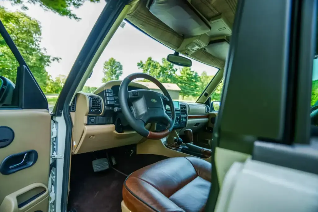 2026 Land Rover Discovery Series II V8. Legacy Overland. Imagen interior.