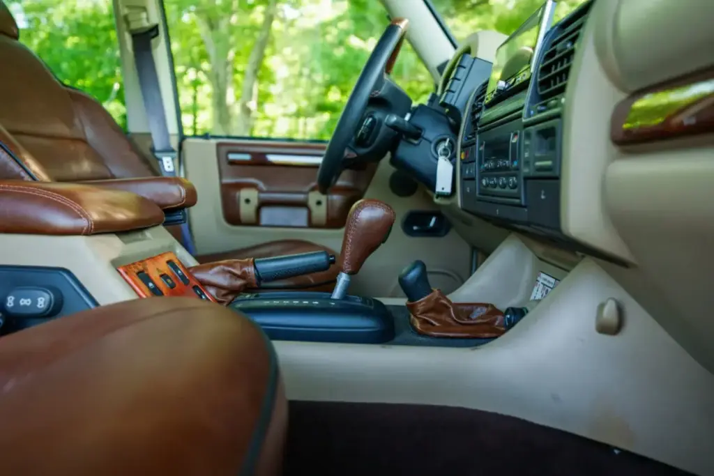 2026 Land Rover Discovery Legacy Overland 28 Motor16