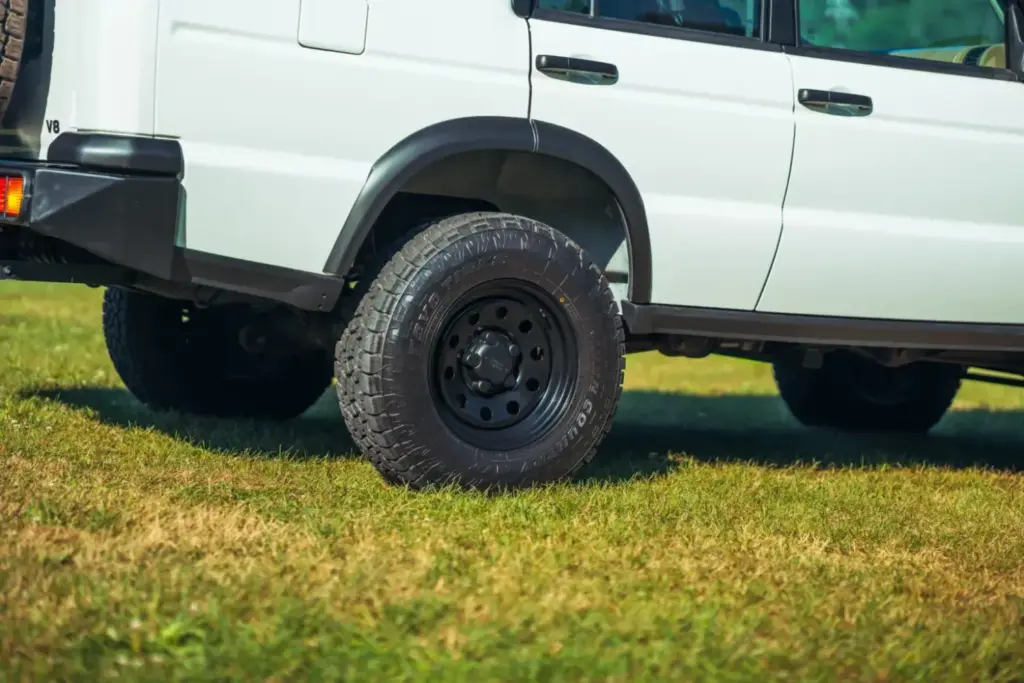 2026 Land Rover Discovery Legacy Overland 9 Motor16