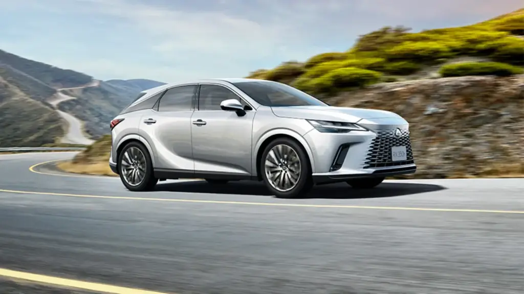 Lexus ha convertido Nürburgring en un patio de recreo para afinar al máximo su actualizado RX 1 Motor16 2026 Lexus RX Japón. Imagen movimiento.