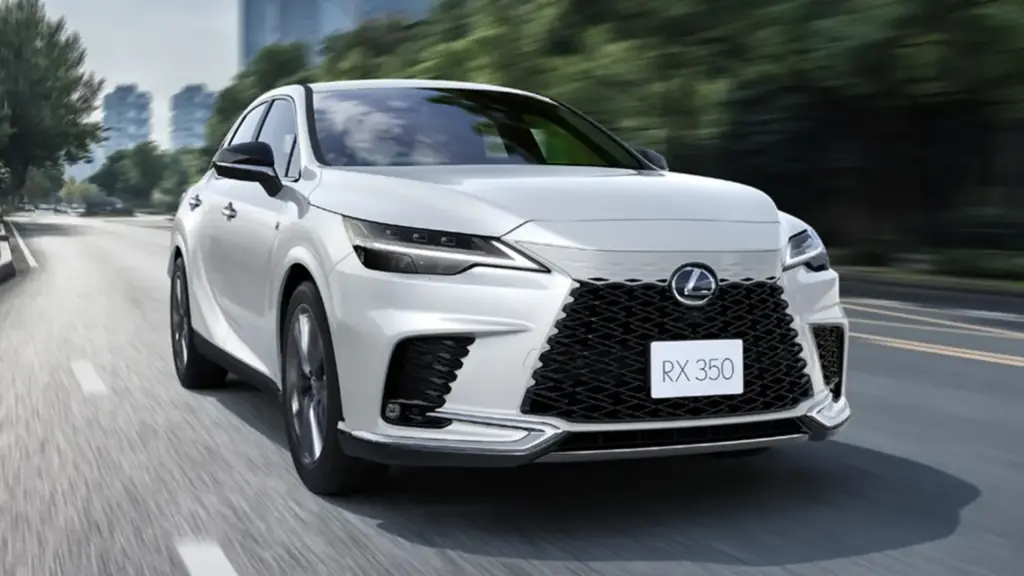 Lexus ha convertido Nürburgring en un patio de recreo para afinar al máximo su actualizado RX 3 Motor16 2026 Lexus RX Japón. Imagen frontal.