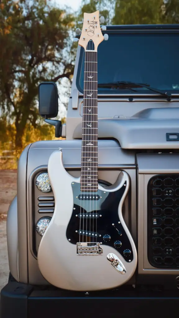 Land Rover y John Mayer tienen la guitarra perfecta para los propietarios de un Defender 14 Motor16 2026 PRS Guitars Land Rover Defender John Mayer 10 Motor16