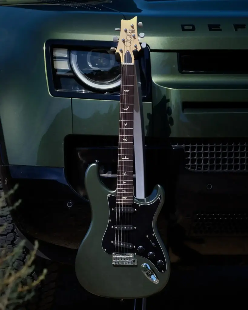 Land Rover y John Mayer tienen la guitarra perfecta para los propietarios de un Defender 6 Motor16 2026 PRS Guitars Land Rover Defender John Mayer 2 Motor16