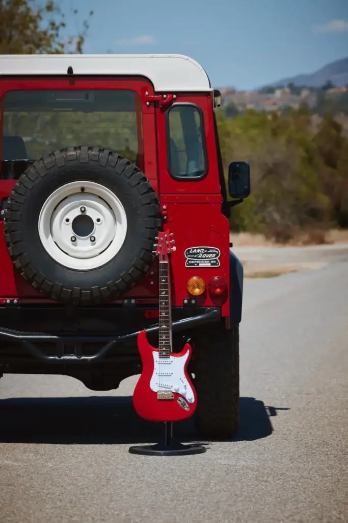Land Rover y John Mayer tienen la guitarra perfecta para los propietarios de un Defender 10 Motor16 2026 PRS Guitars Land Rover Defender John Mayer 7 Motor16