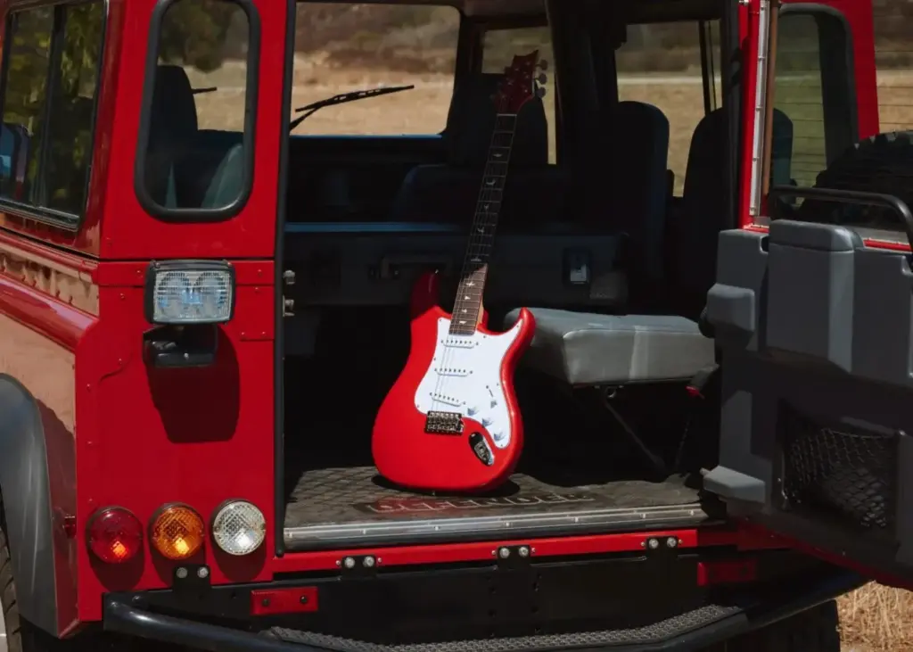 Land Rover y John Mayer tienen la guitarra perfecta para los propietarios de un Defender 12 Motor16 2026 PRS Guitars Land Rover Defender John Mayer 8 Motor16