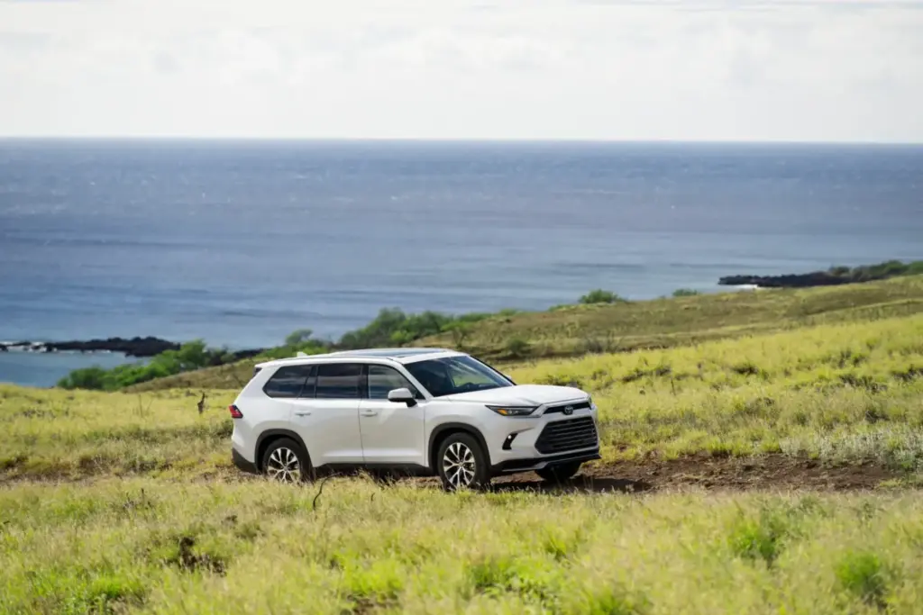 Toyota da un toque aventurero al Grand Highlander con la Woodland Edition y actualiza el resto 6 Motor16 2026 Toyota Grand Highlander 3 Motor16