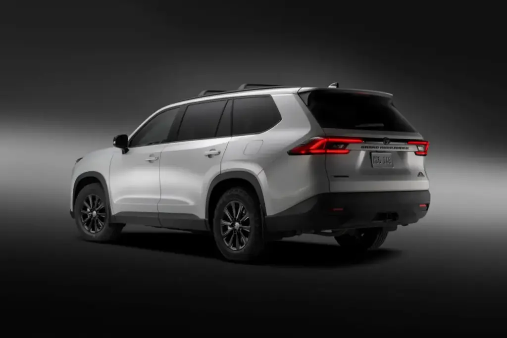 Toyota da un toque aventurero al Grand Highlander con la Woodland Edition y actualiza el resto 1 Motor16 2026 Toyota Grand Highlander. Imagen woodland.