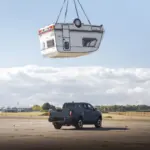 El Toyota Hilux eléctrico supera la prueba extrema de arrastre con caravana y refuerza su uso profesional
