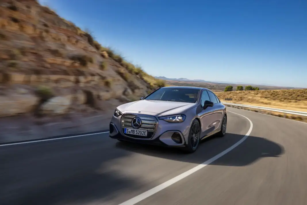 2026-al-volante-mercedes-c400-4matic-ev (1) 2026 Mercedes-Benz C 400 4Matic. Imagen portada.