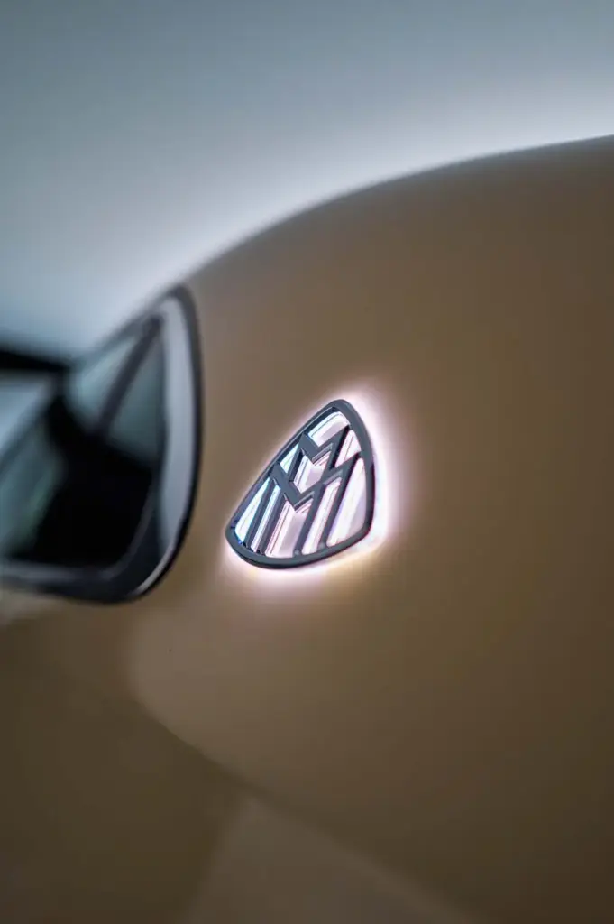 A subasta en Nueva York una réplica del Mercedes-Maybach S 680 de LeBron James 10 Motor16 2026 mercedes maybach lebron james1 Motor16