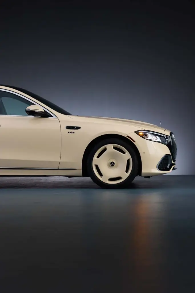 A subasta en Nueva York una réplica del Mercedes-Maybach S 680 de LeBron James 6 Motor16 2026 mercedes maybach lebron james11 Motor16
