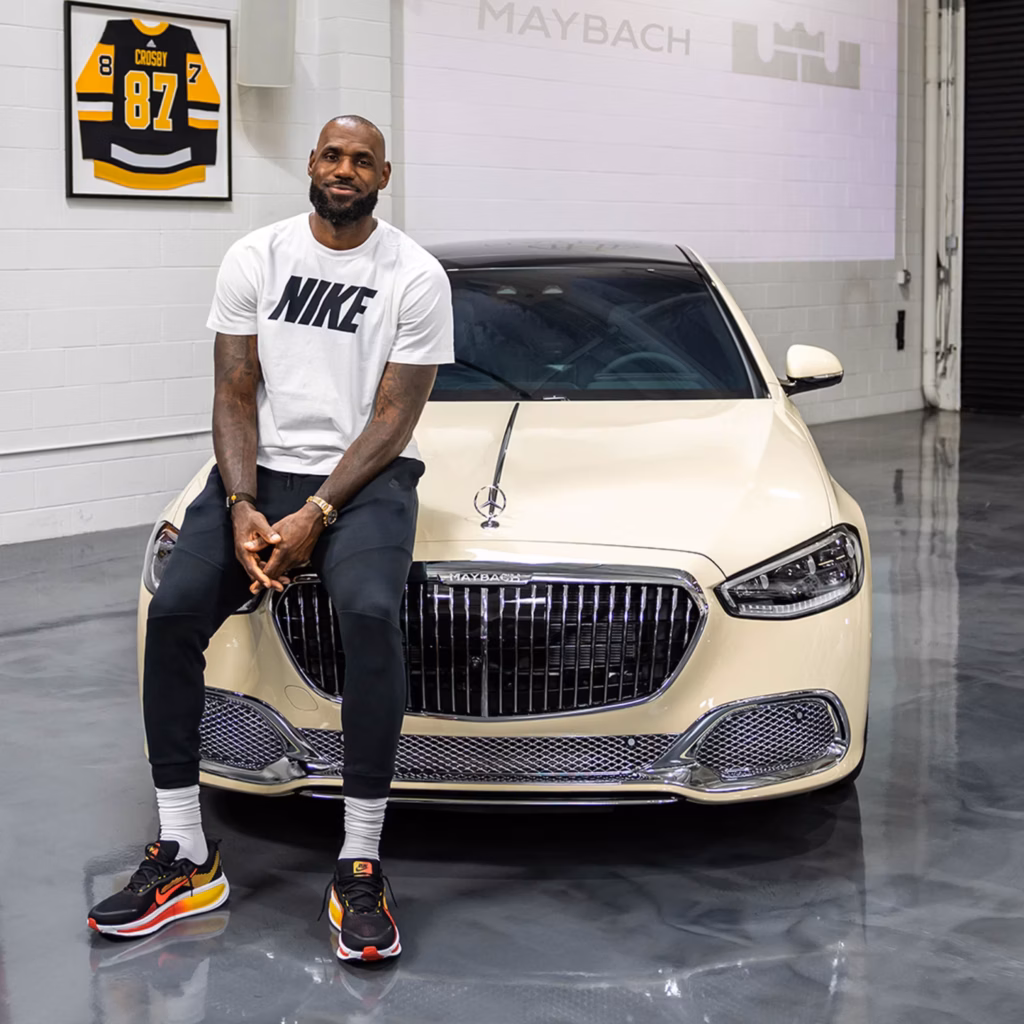 A subasta en Nueva York una réplica del Mercedes-Maybach S 680 de LeBron James 1 Motor16 Mercedes-Maybach S 680 LeBron James