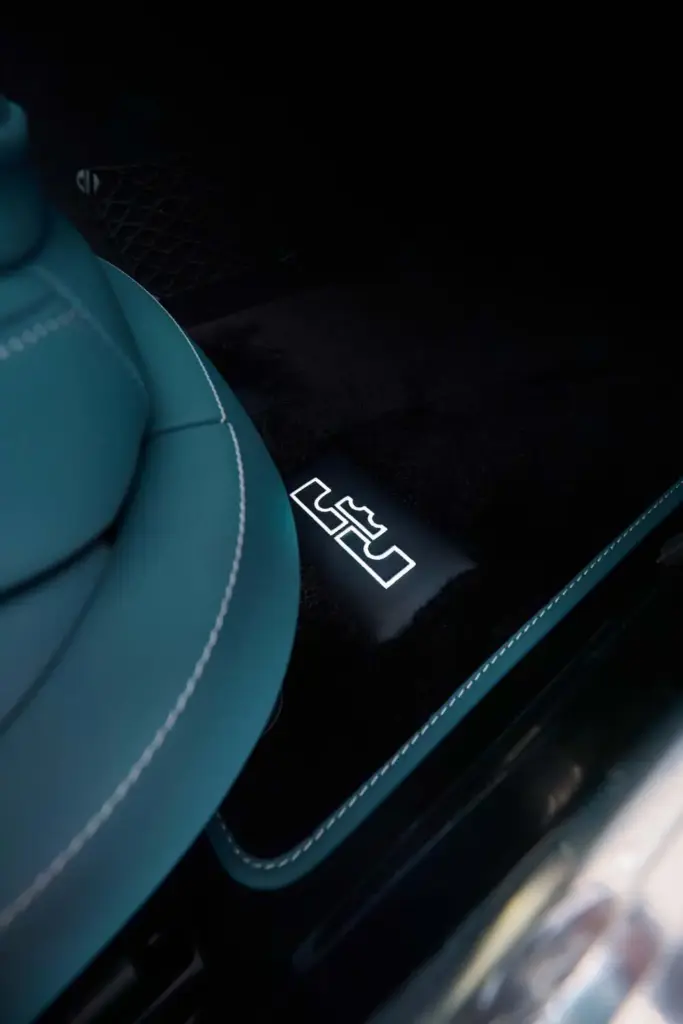 A subasta en Nueva York una réplica del Mercedes-Maybach S 680 de LeBron James 7 Motor16 2026 mercedes maybach lebron james5 Motor16