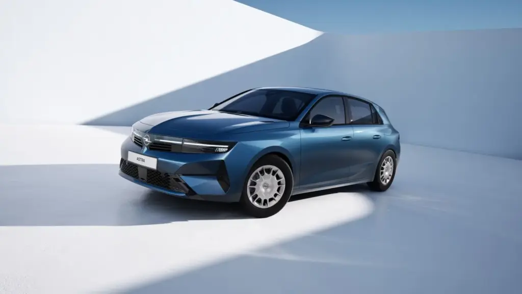 Opel Astra Start: tapacubos para un compacto de más de 30.000 euros 1 Motor16 2026 Opel Astra Start. Imagen delantera.