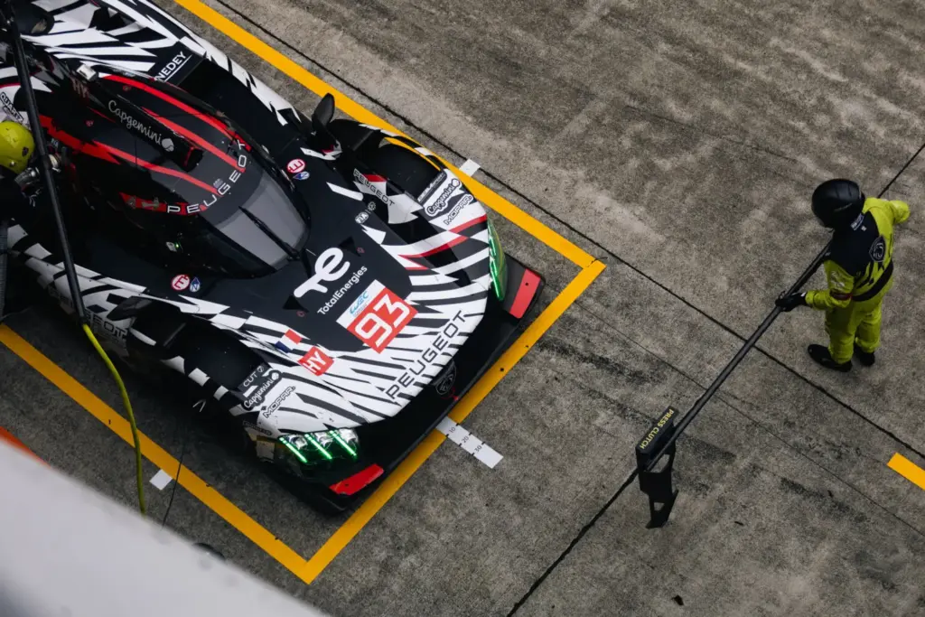 2026 Peugeot 9X8 WEC. Imagen box.