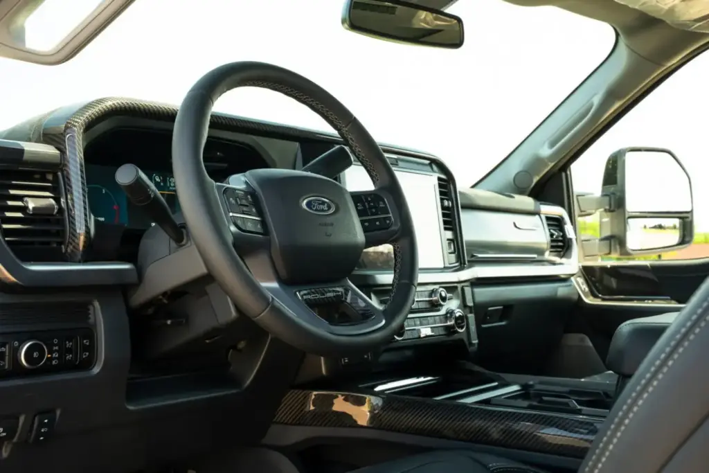 Roush transforma el todopoderoso Ford Super Duty para que sea imposible que pase desapercibido 3 Motor16 2026 Ford Super Duty Roush Performance. Imagen interior.