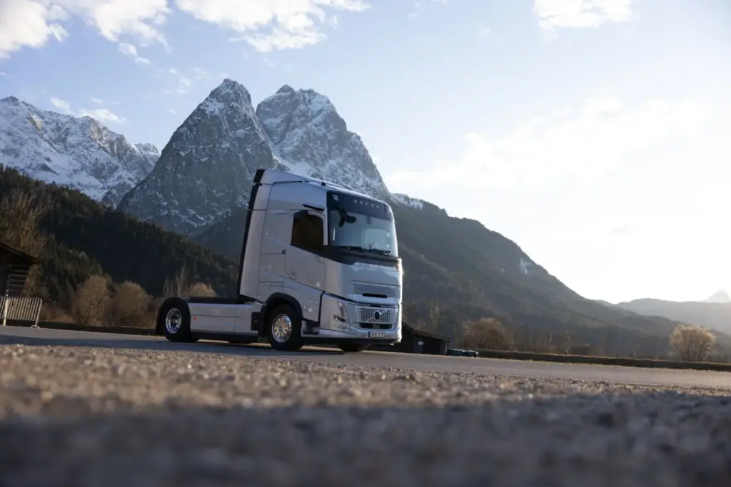 2026 volvo trucks cabina 1 Motor16