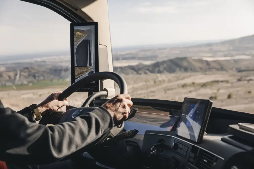 2026 Volvo FH Aero. Imagen retrovisor.