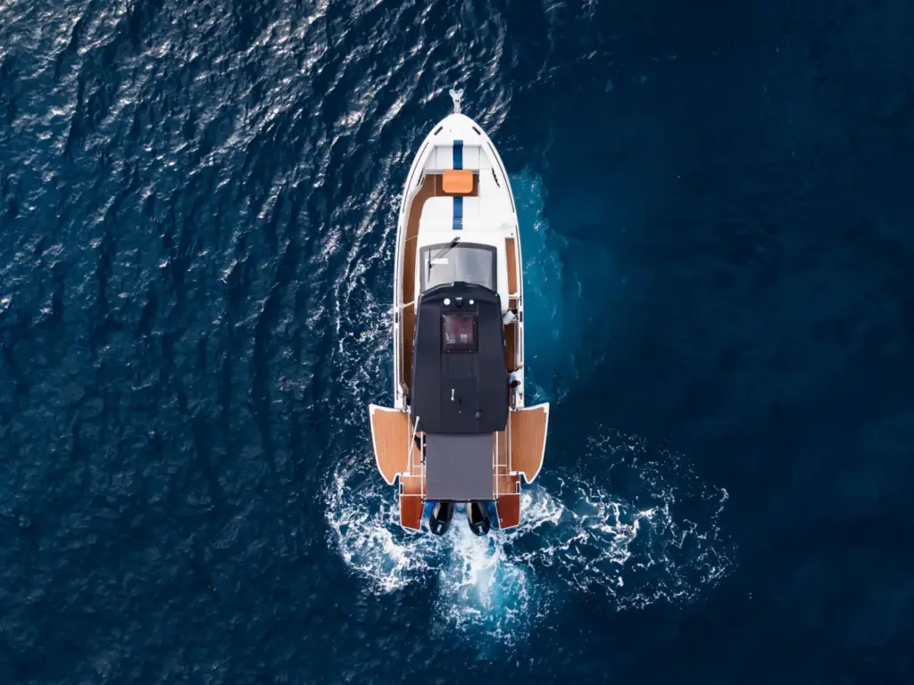 Alpine A390 y Beneteau 6 Motor16