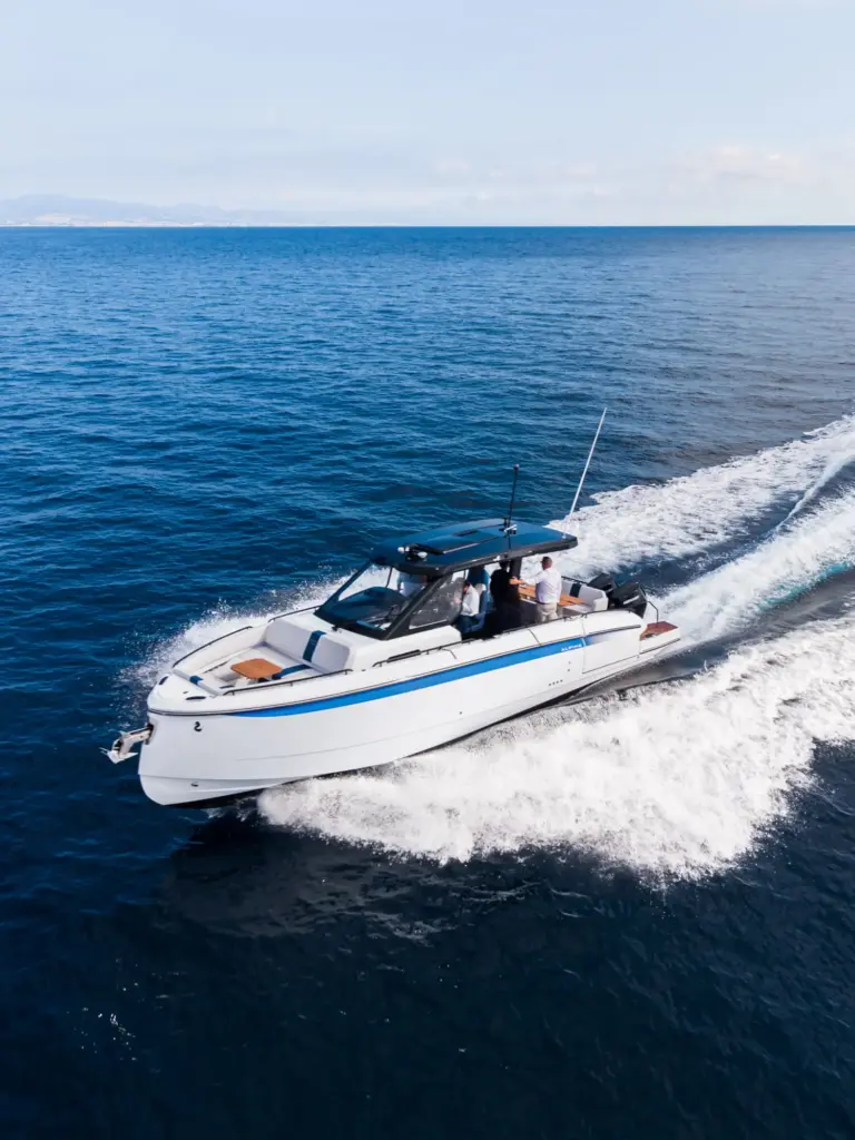 Alpine A390 y Beneteau 8 Motor16