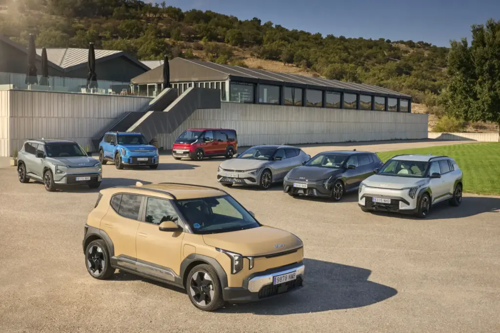 Probamos la gama eléctrica de Kia. Tienes hasta 400 combinaciones para elegir 7 Motor16 Apertura Motor16