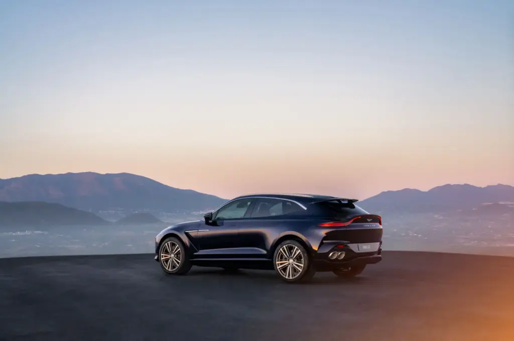 Aston Martin DBX GT 18 Motor16