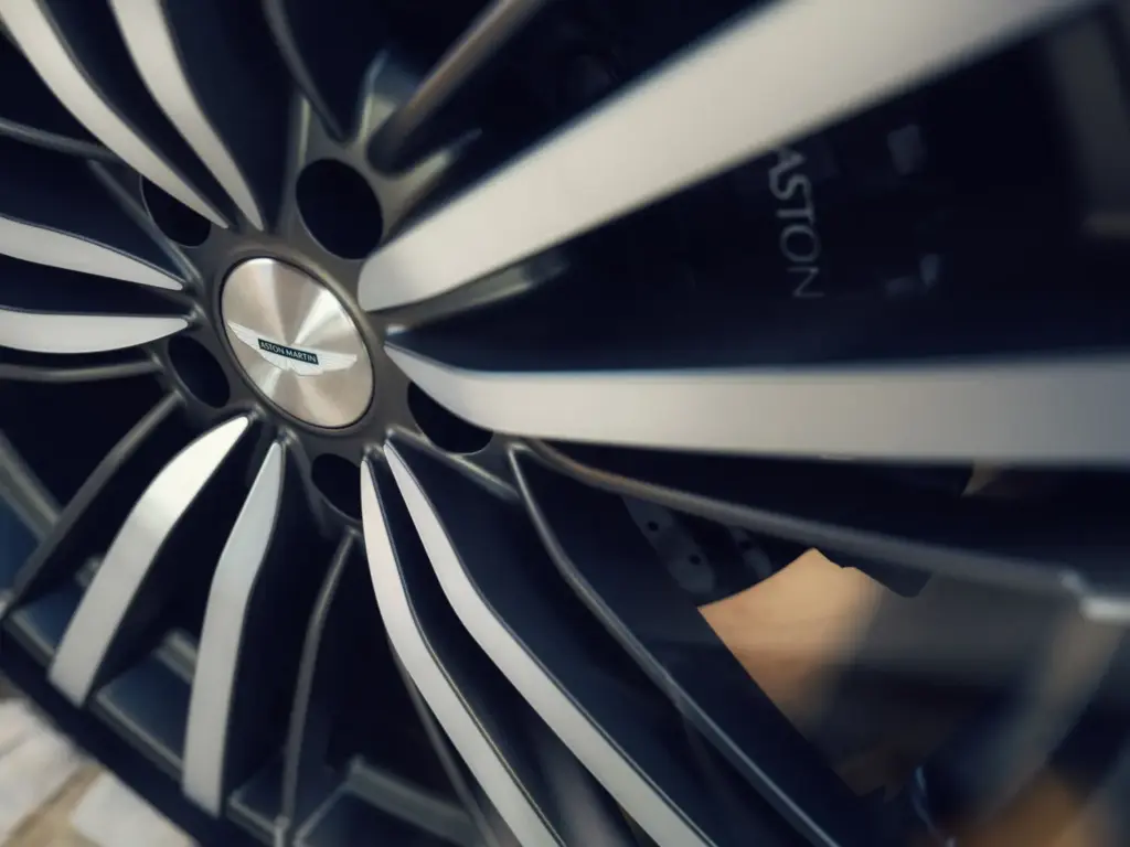 Aston Martin DBX GT 22 Motor16
