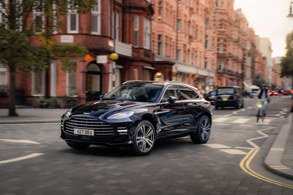Aston Martin Q: El concesionario ha muerto. Bienvenidos al club privado 12 Motor16 Aston Martin Q concesionario londres 2 Motor16