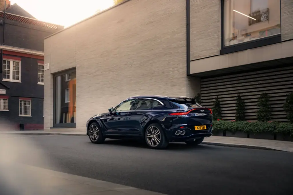 Aston Martin Q: El concesionario ha muerto. Bienvenidos al club privado 10 Motor16 Aston Martin Q concesionario londres 4 Motor16