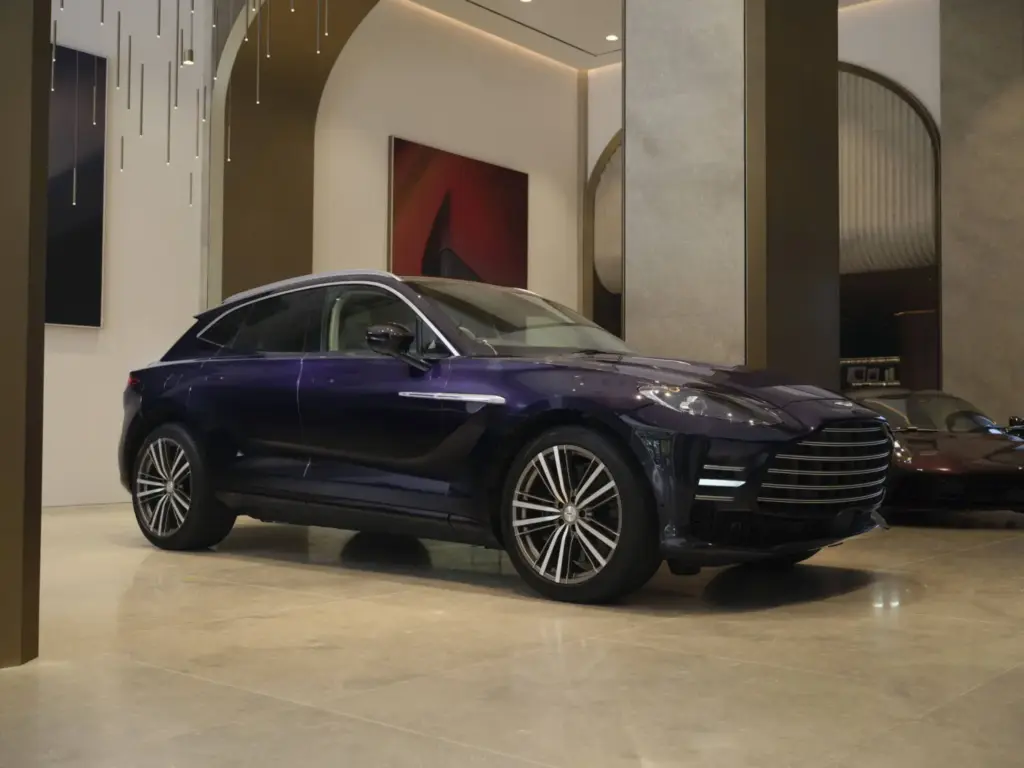 Aston Martin Q: El concesionario ha muerto. Bienvenidos al club privado 9 Motor16 Aston Martin Q concesionario londres 5 Motor16
