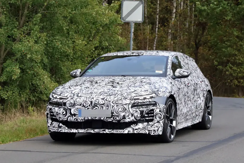 Fotos espía del Audi S6 e-tron Performance: ¿adiós al RS 6 eléctrico? 4 Motor16 Audi S6 Avant E Tron Performance 2028 espia 2 Motor16