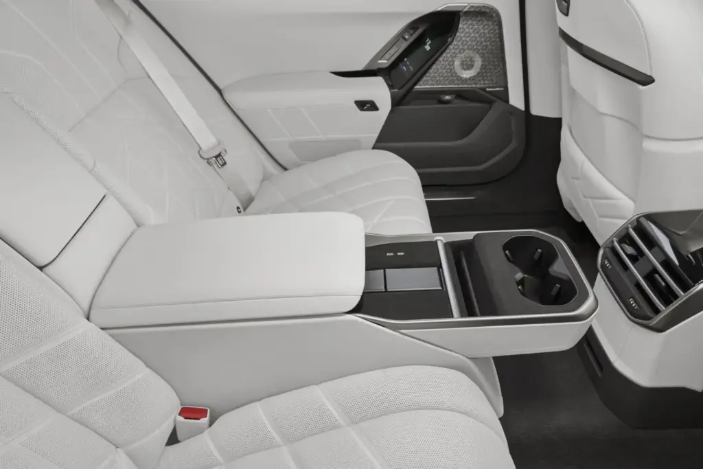 BMW Concept 7 Protection: lujo y protección balística en una nueva berlina blindada 19 Motor16 BMW Concept 7 Protection 2027 16 Motor16