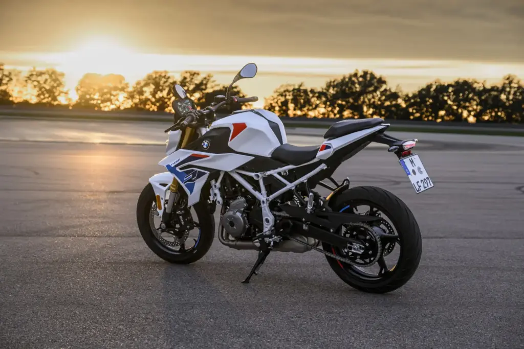 BMW F 450 R 2027 naked 15 Motor16
