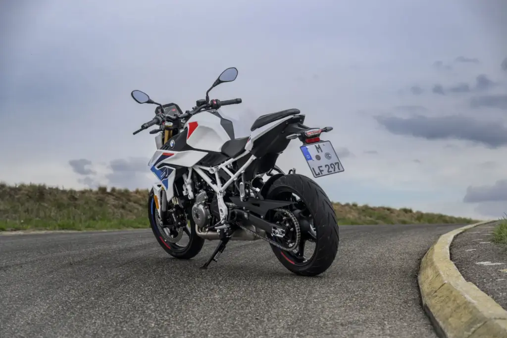 BMW F 450 R 2027 naked 19 Motor16
