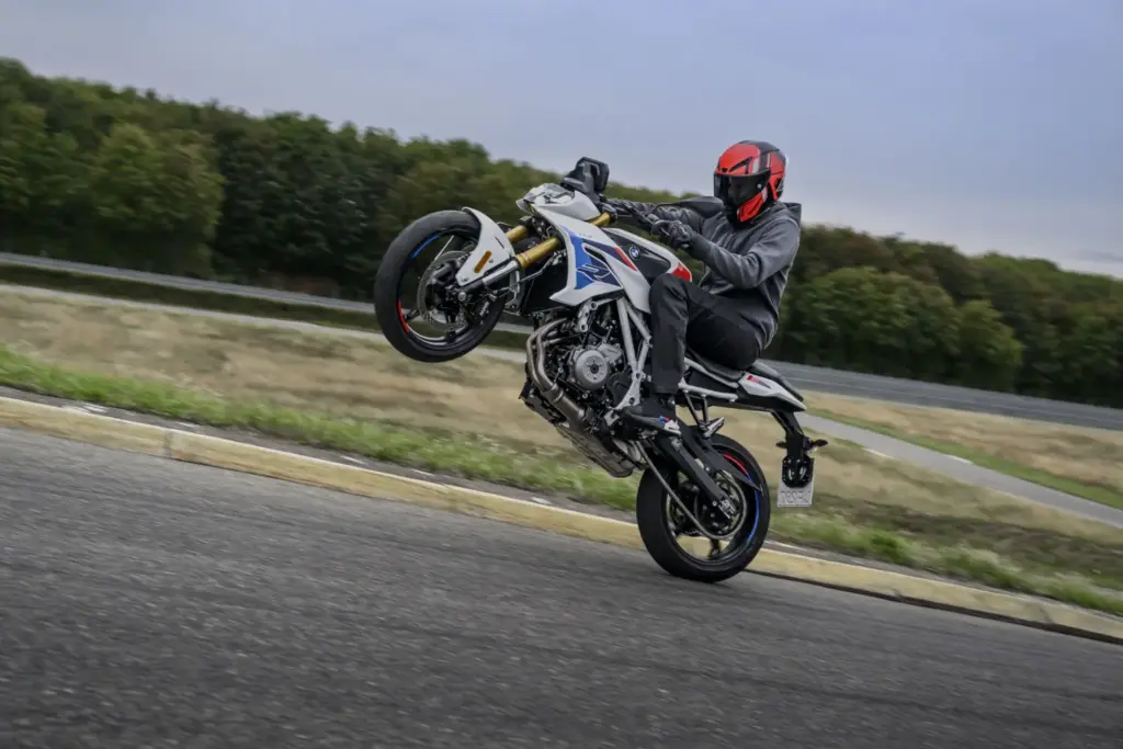 BMW F 450 R 2027 naked 2 Motor16